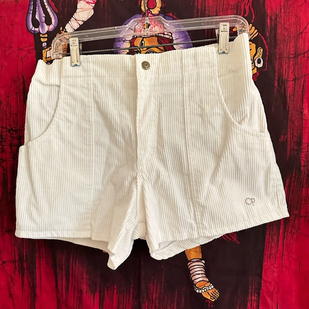 VTG OP cord shorts, wide wale, like new, 36 (runs small)! SHAKA! 🌊☀️🏄🏼‍♀️🤙🏽